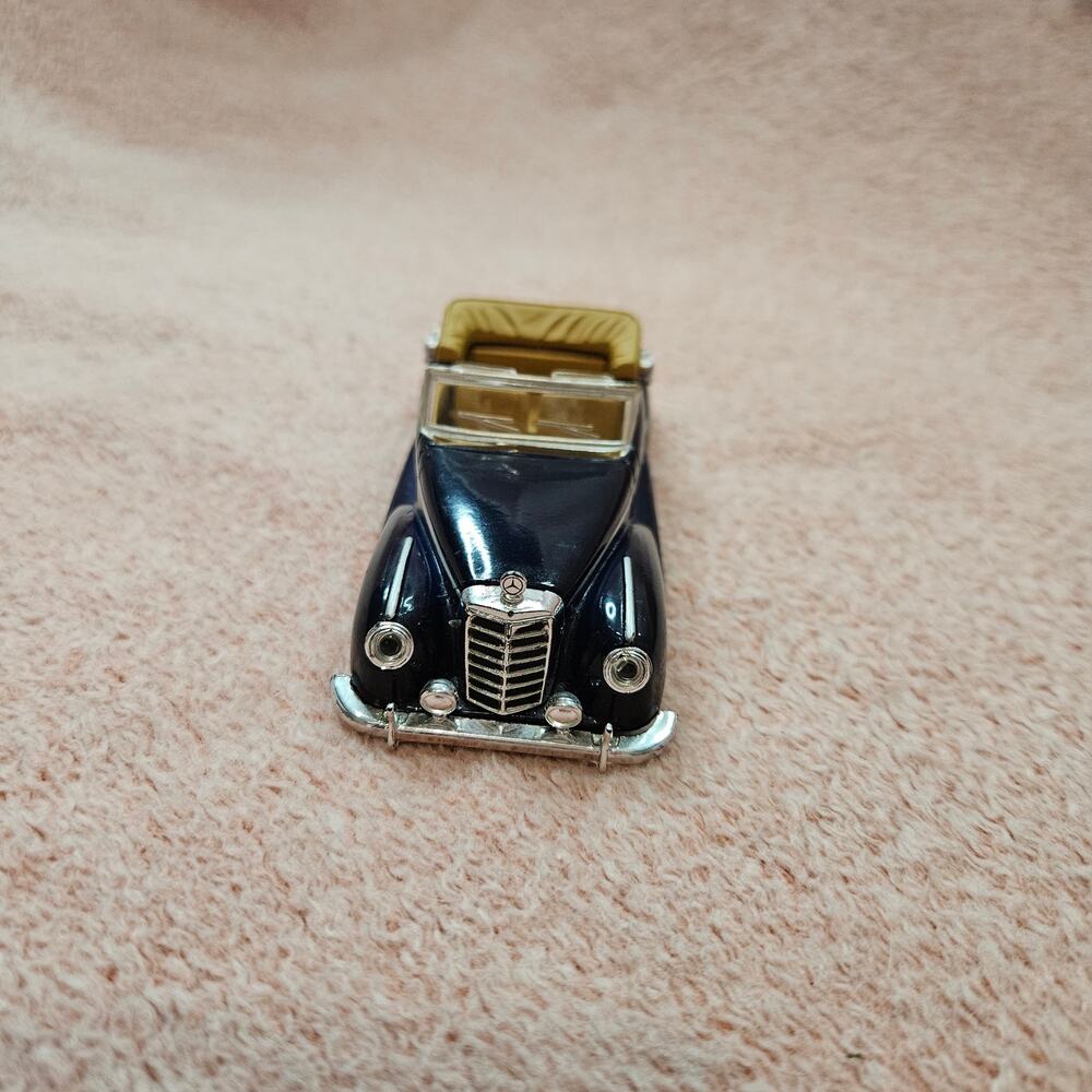 NewRay 1955 Mercedes-Benz 300 S 1:43 Scale Diecast Convertible Model Car